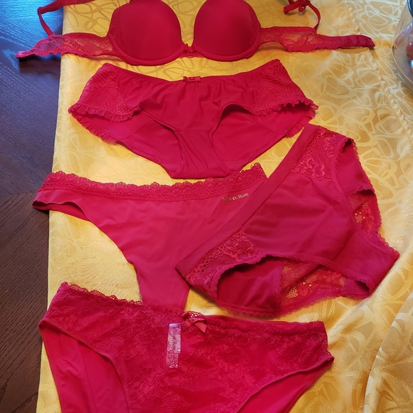 Bra and 4 assorted new panties - Picture 2 of 13